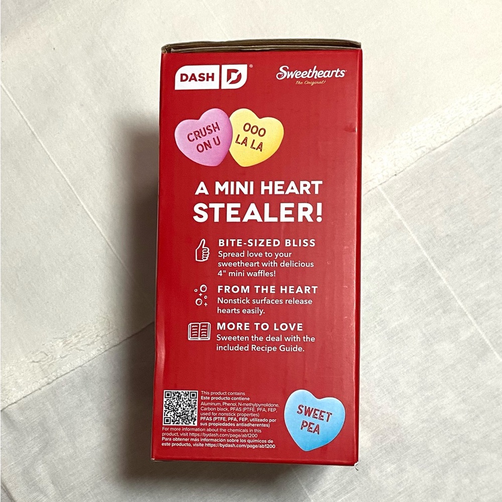 Dash Sweethearts Mini Waffle Maker | Win their heart with mini waffles - Picture 4 of 11